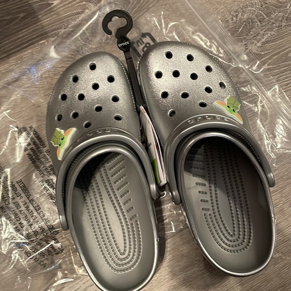 Disney Adult Crocs - Star Wars The Mandalorian - The Child - W9 - Picture 4 of 9